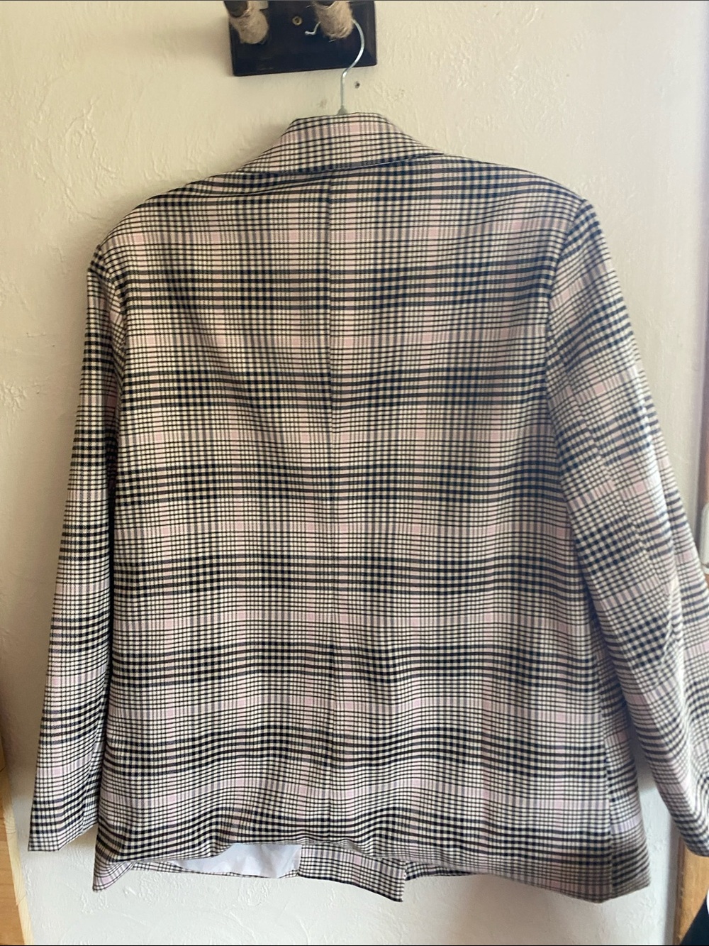 GeeGee Plaid Double-Breasted Blazer in Beige and Black - Picture 3 of 3